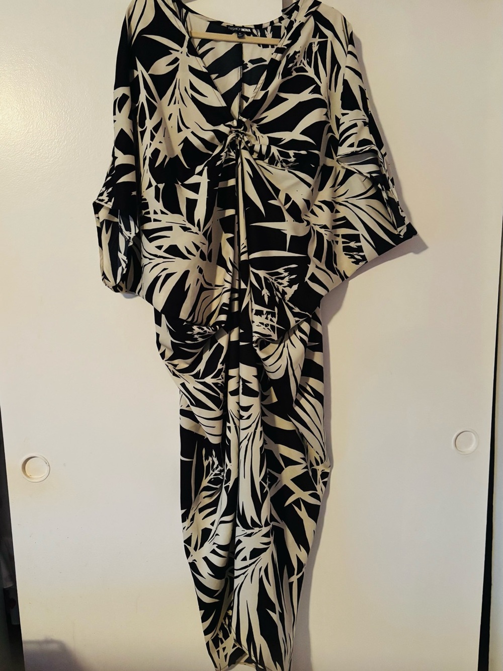 Like new Fashion Nova Flowy Black and White Tropical Print Dress XL